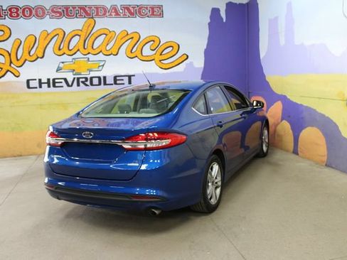 Used 2018 Ford Fusion SE FWD image 4