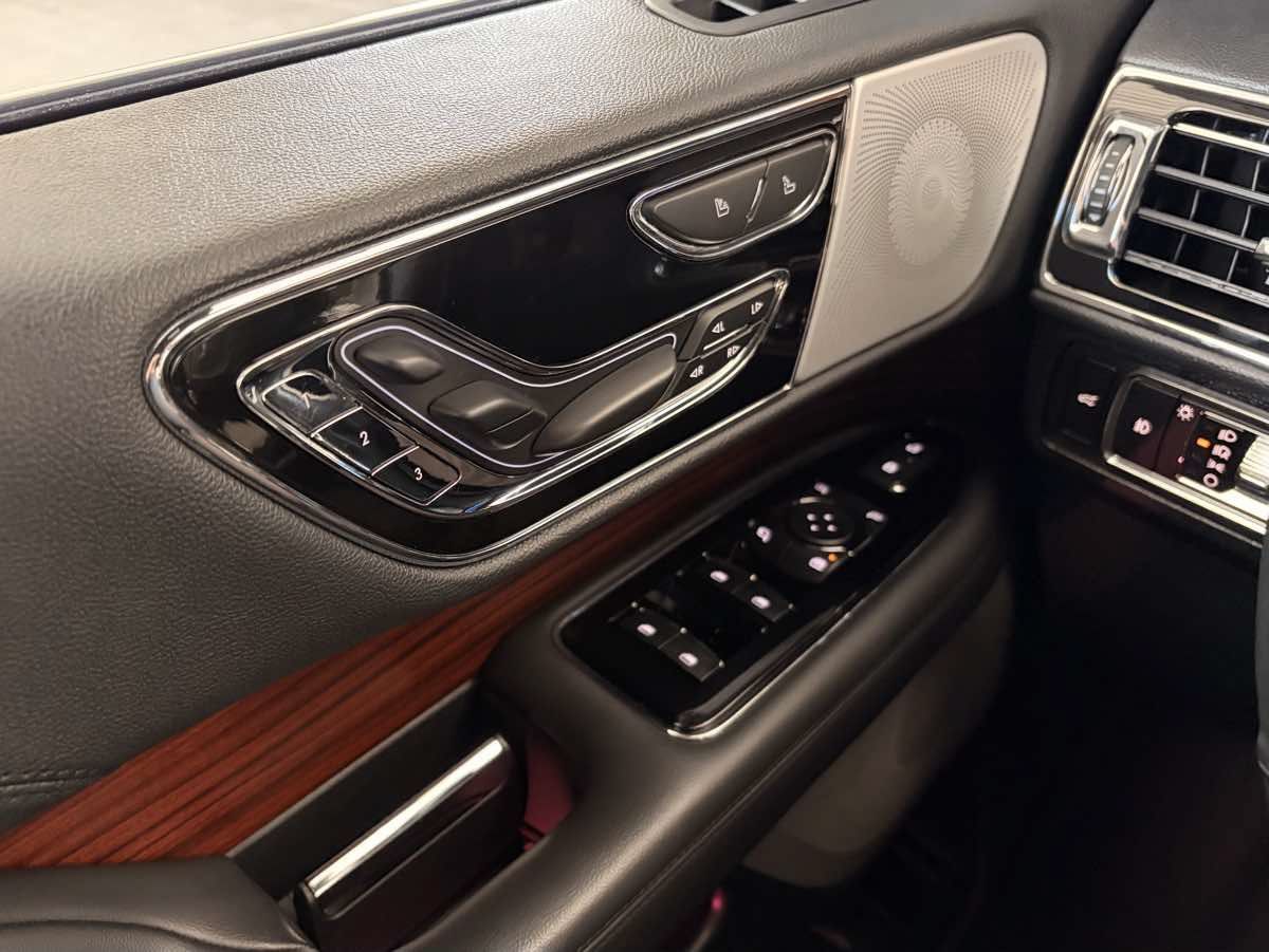 Used 2024 Lincoln Navigator Reserve AWD/4WD image 27