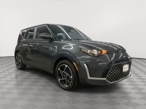Used 2024 Kia Soul EX image 3
