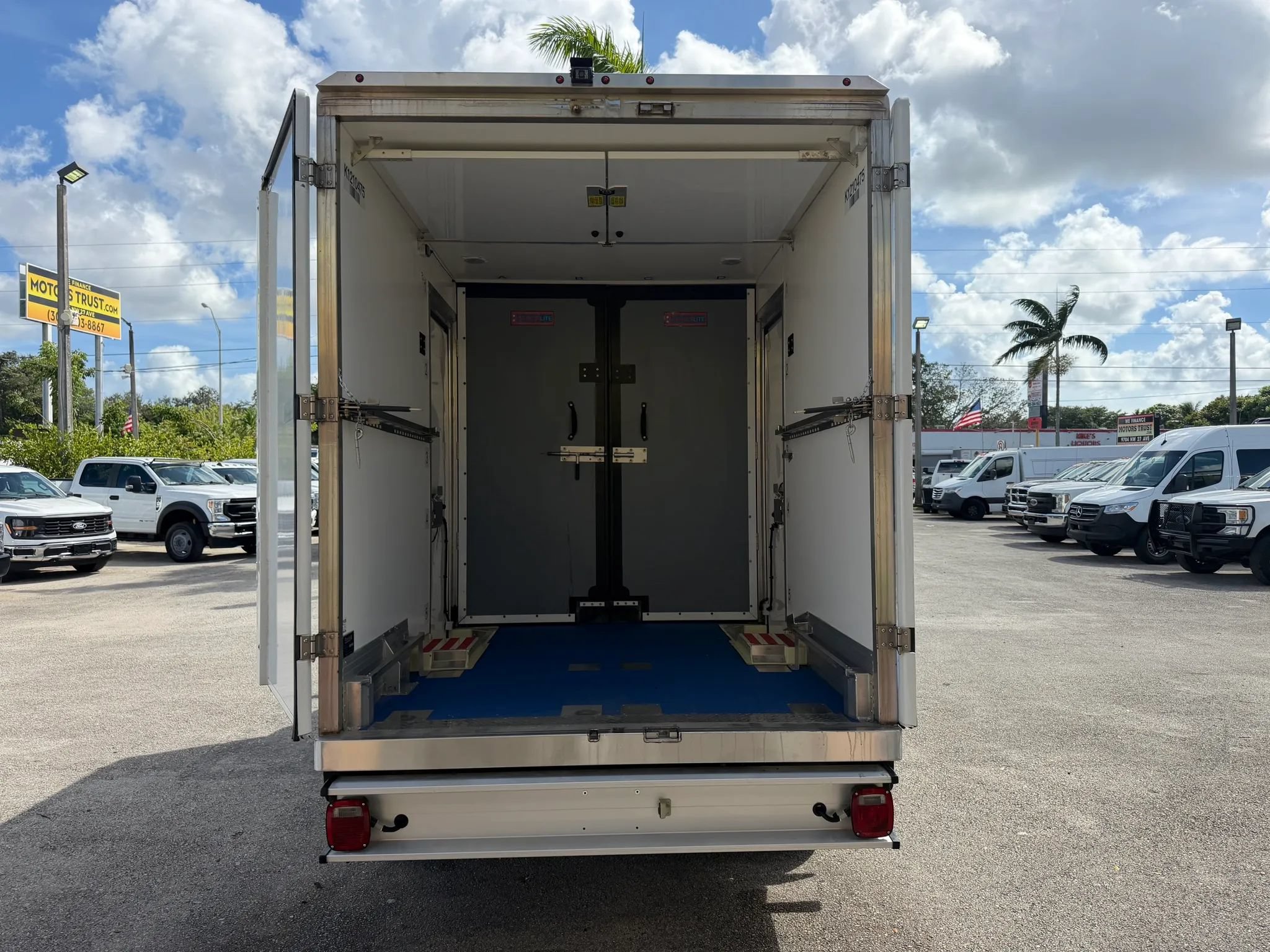 Used 2023 Ford E-350 and Econoline 350 Super Duty w/ Power Windows & Locks Group RWD image 5