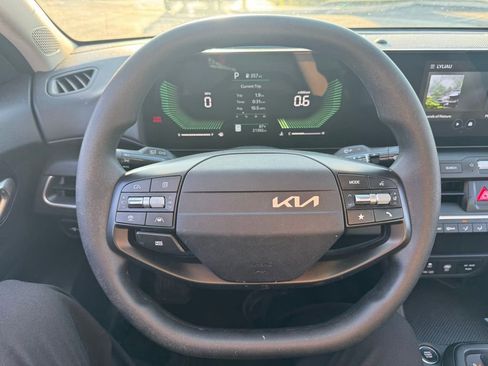 Used 2025 Kia K4 LXS image 5
