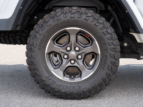 Used 2023 Jeep Gladiator Rubicon w/ Cold Weather Group AWD/4WD image 30