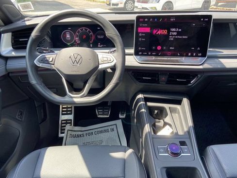 Used 2025 Volkswagen Tiguan SE R-Line AWD/4WD image 7