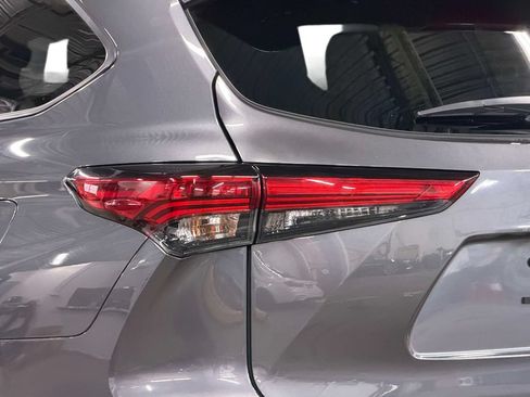 Used 2023 Toyota Highlander XSE AWD/4WD image 21