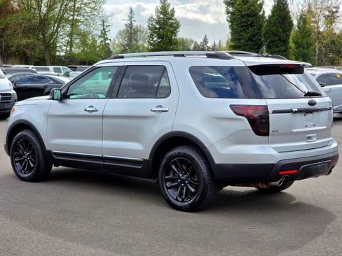 Used 2015 Ford Explorer XLT w/ Equipment Group 202B AWD/4WD image 5