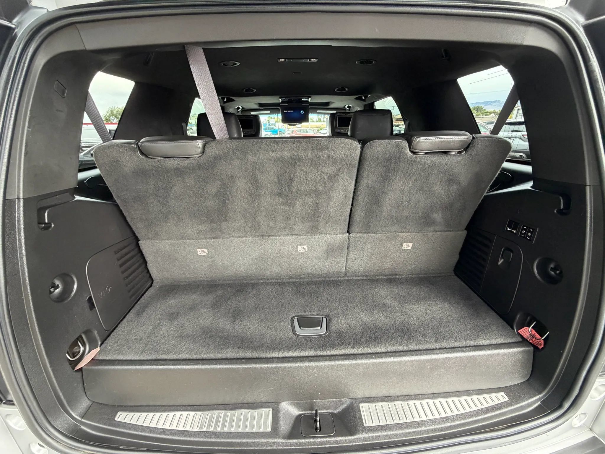 Used 2015 Cadillac Escalade Platinum AWD/4WD image 21