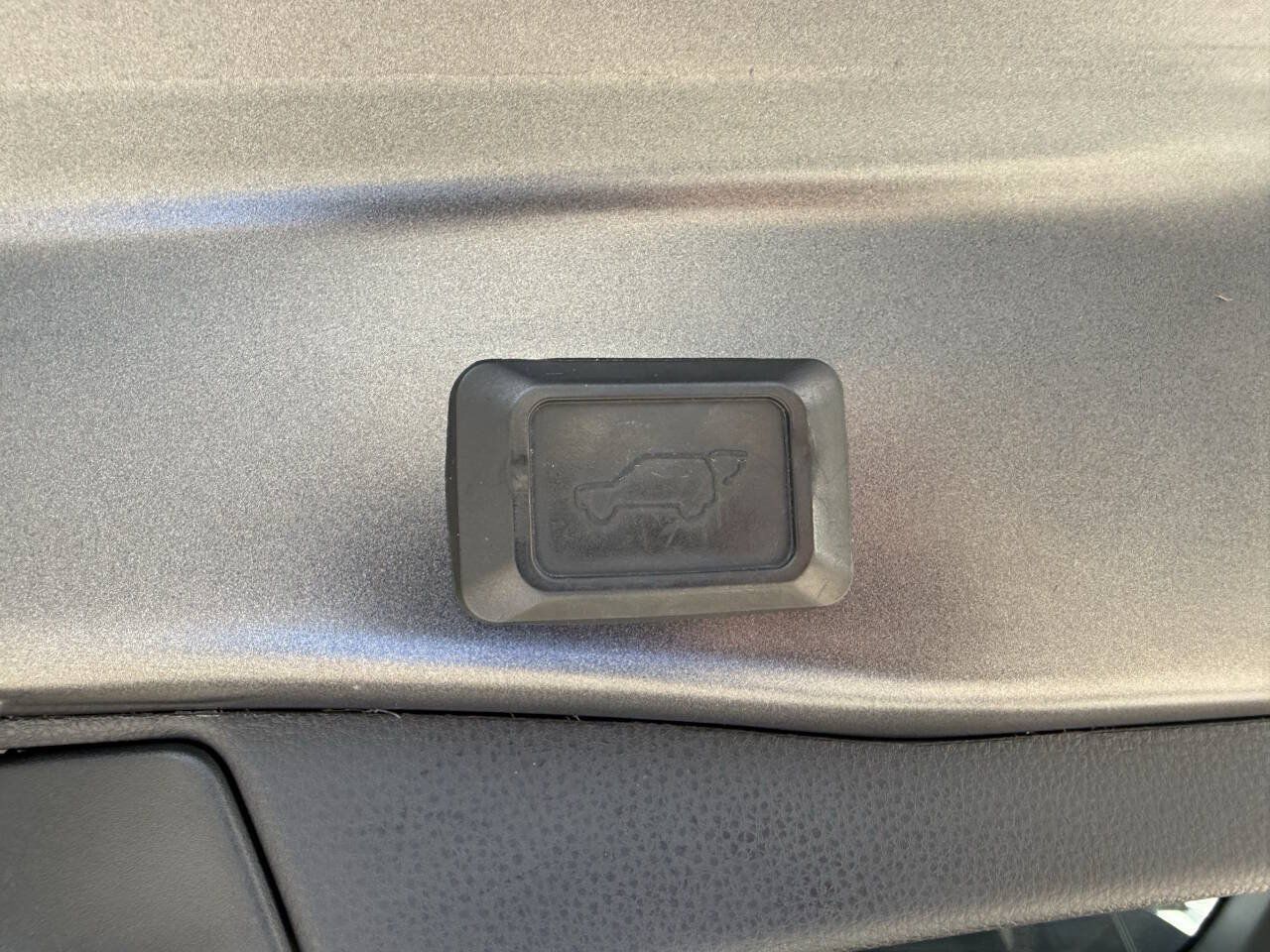 Used 2021 Toyota RAV4 XLE Premium FWD image 38