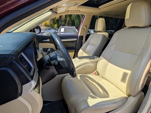 Used 2018 Toyota Highlander XLE image 10