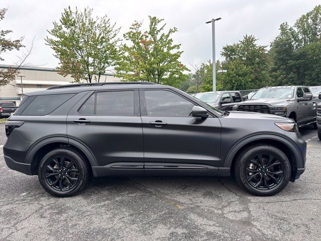 Used 2023 Ford Explorer XLT w/ Equipment Group 202A AWD/4WD image 17