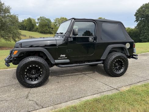 Used 2004 Jeep Wrangler 4WD image 2