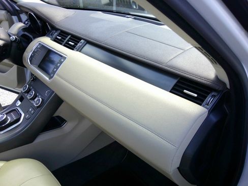 Used 2018 Land Rover Range Rover Evoque SE Premium image 55