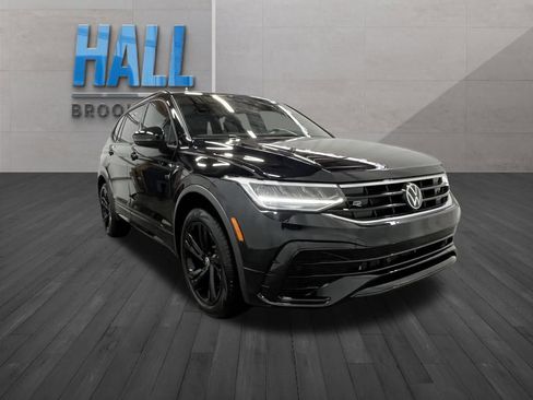 Certified 2024 Volkswagen Tiguan SE R-Line image 8
