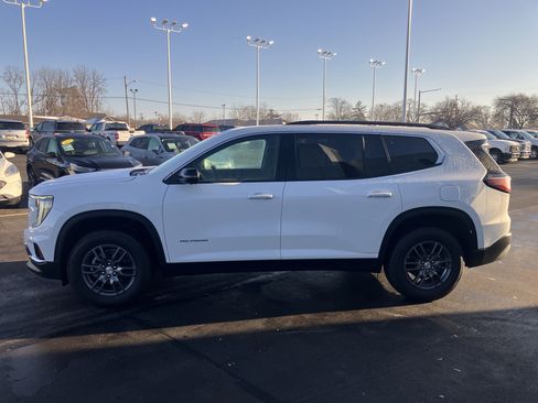 Used 2025 GMC Acadia Elevation image 4