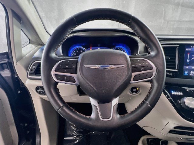 Used 2020 Chrysler Pacifica Touring-L Plus FWD image 16
