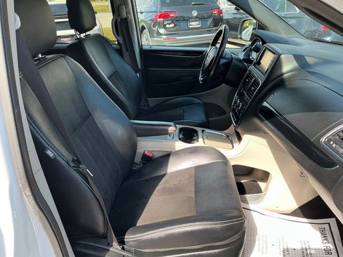 Used 2019 Dodge Grand Caravan SXT image 15