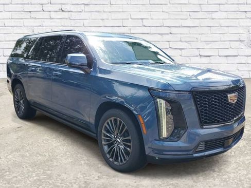 Used 2026 Cadillac Escalade ESV Platinum Sport image 5