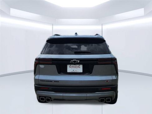 Used 2025 Chevrolet Traverse Z71 w/ LPO, Floor Liner Package AWD/4WD image 6