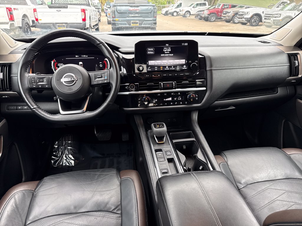 Used 2023 Nissan Pathfinder Platinum FWD image 5