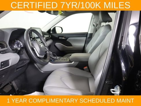 Used 2022 Toyota Highlander XLE AWD/4WD image 45