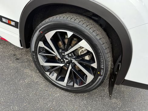 Used 2024 Mitsubishi Outlander Ralliart image 16