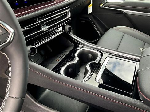 New 2026 Chevrolet Traverse Z71 w/ Enhanced Driving Package image 12