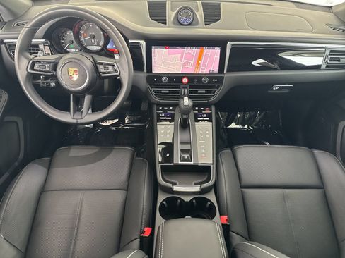 Certified 2025 Porsche Macan AWD/4WD image 6