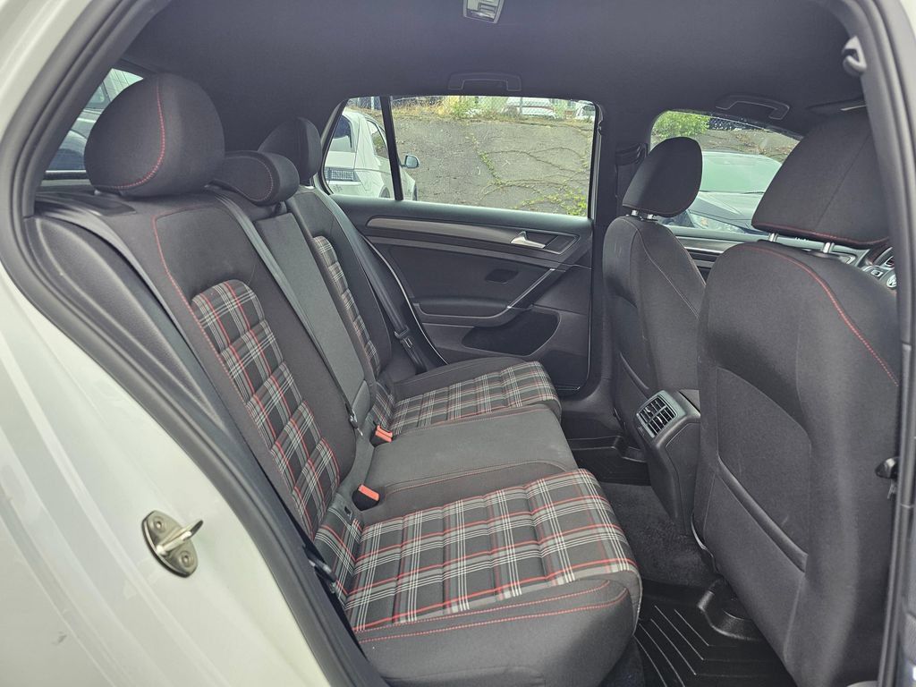 Used 2020 Volkswagen Golf 4-Door FWD image 12