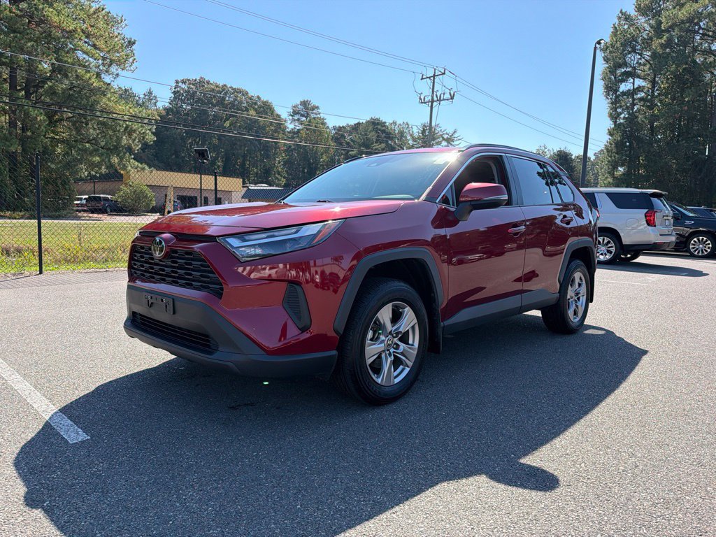 Used 2022 Toyota RAV4 XLE AWD/4WD image 2