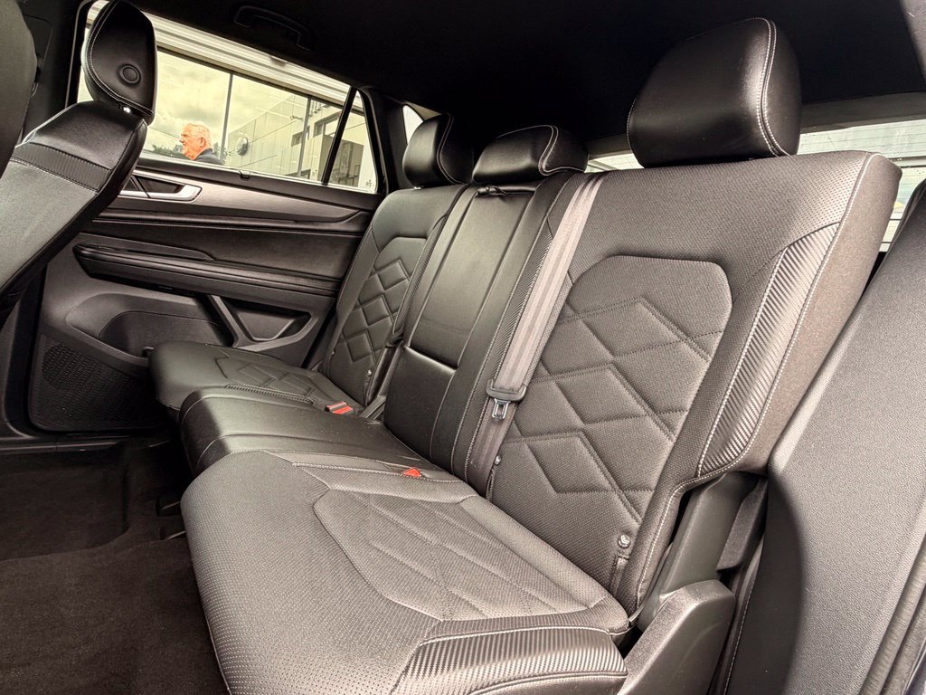Used 2024 Volkswagen Atlas Cross Sport SE AWD/4WD image 19