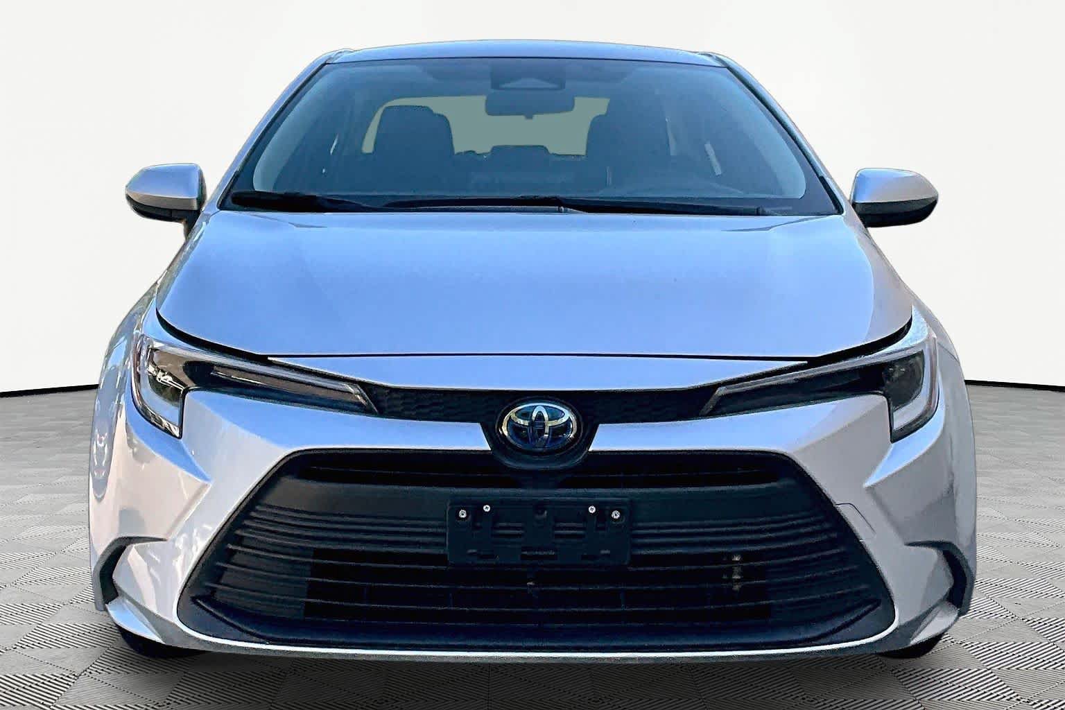 Used 2025 Toyota Corolla LE FWD image 4