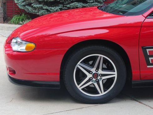 Used 2004 Chevrolet Monte Carlo SS w/ Dale Earnhardt Jr. Package FWD image 16
