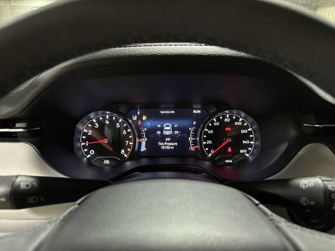 Used 2023 Jeep Compass Limited image 33