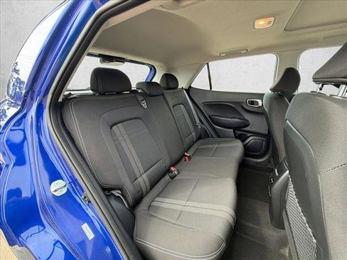 Used 2025 Hyundai Venue SEL FWD image 18