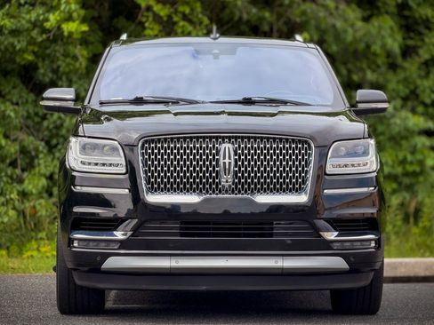 Used 2018 Lincoln Navigator Reserve w/ Technology Package AWD/4WD image 4