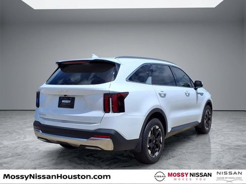 Used 2025 Kia Sorento S FWD image 7