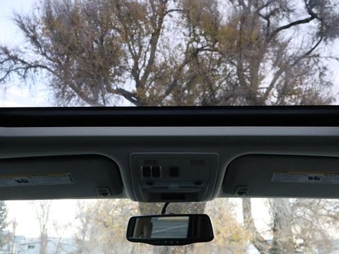 Used 2011 GMC Yukon SLT w/ SLT-2 Equipment Package image 30