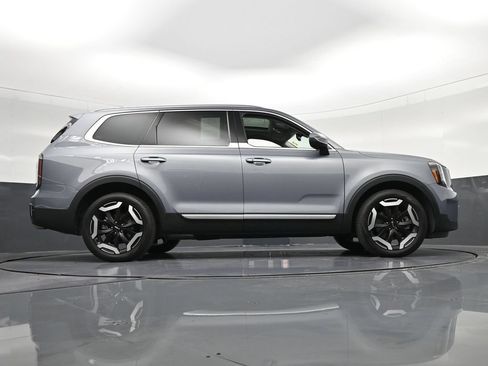 Used 2025 Kia Telluride EX FWD image 29
