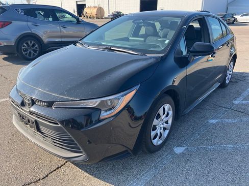 Used 2025 Toyota Corolla LE FWD image 1