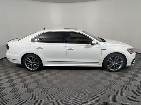 Used 2019 Volkswagen Passat 2.0T SE R-Line FWD image 6
