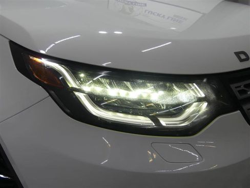 Used 2017 Land Rover Discovery HSE image 14