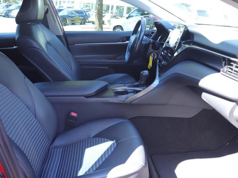 Used 2021 Toyota Camry SE image 16