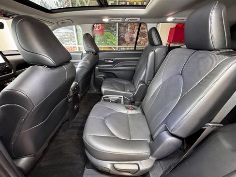 Used 2025 Toyota Grand Highlander AWD image 43