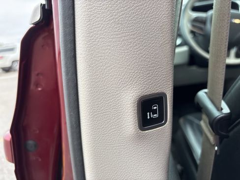 Used 2018 Chrysler Pacifica Limited image 30