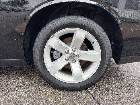 Used 2014 Dodge Challenger R/T RWD image 9