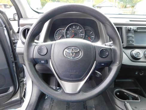 Used 2016 Toyota RAV4 LE image 9