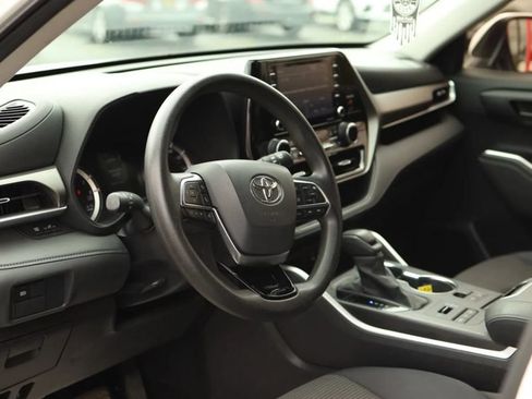 Used 2020 Toyota Highlander L AWD/4WD image 14