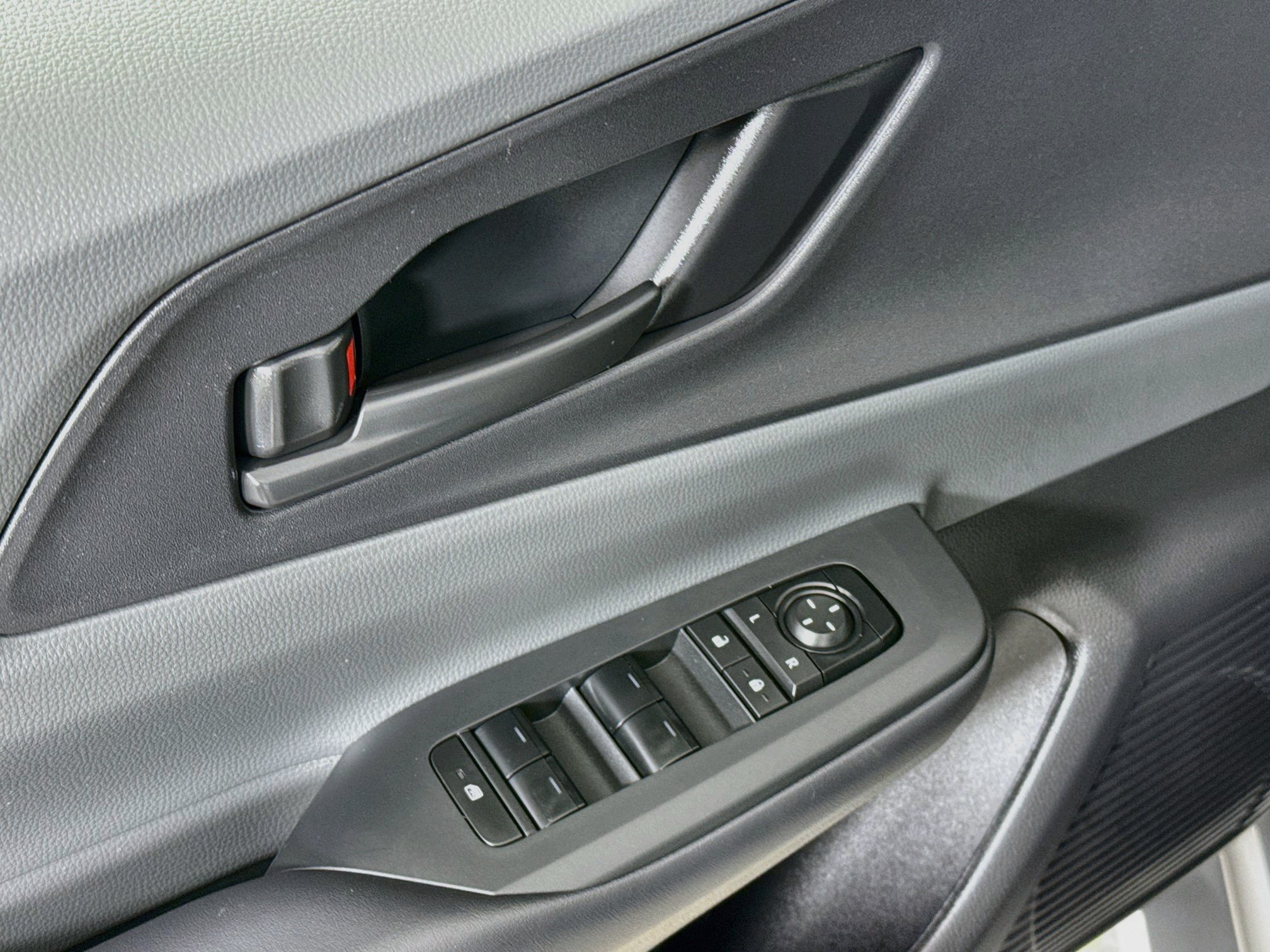 Certified 2025 Toyota Prius LE FWD image 19