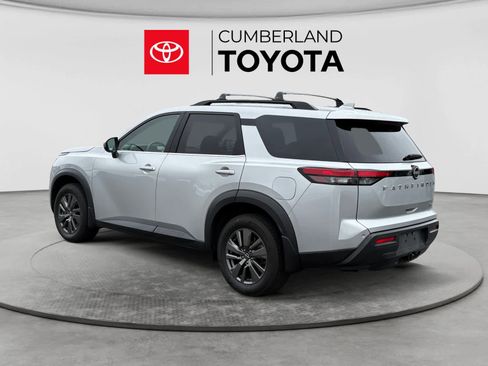 Used 2022 Nissan Pathfinder SV FWD image 3