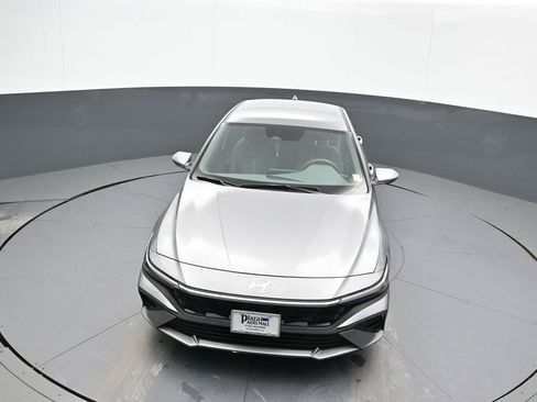Certified 2025 Hyundai Elantra SE image 34