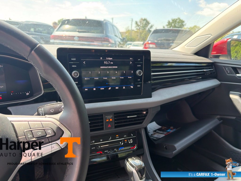 Used 2025 Volkswagen Jetta SE w/ Sunroof Package FWD image 15